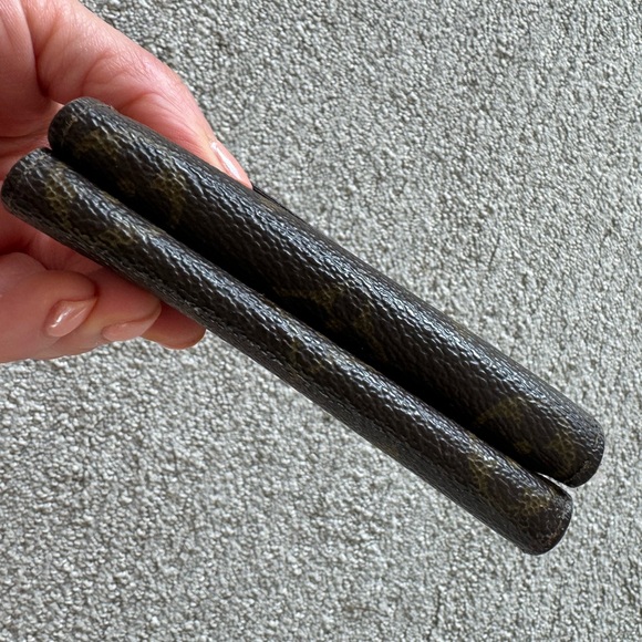 Authentic LV monogram compact wallet - Picture 4 of 11